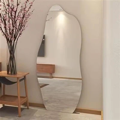 Espelhos de parede com formas únicas